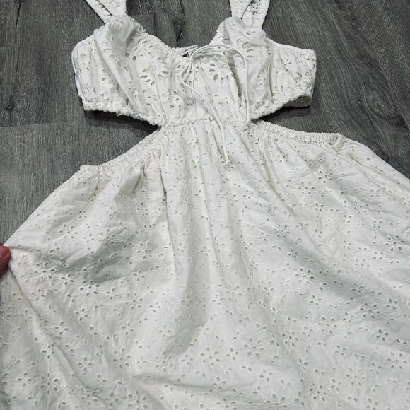 NWOT American Eagle Cutout White Eyelet Sleeveless Mini Dress Size Medium - Picture 3 of 5